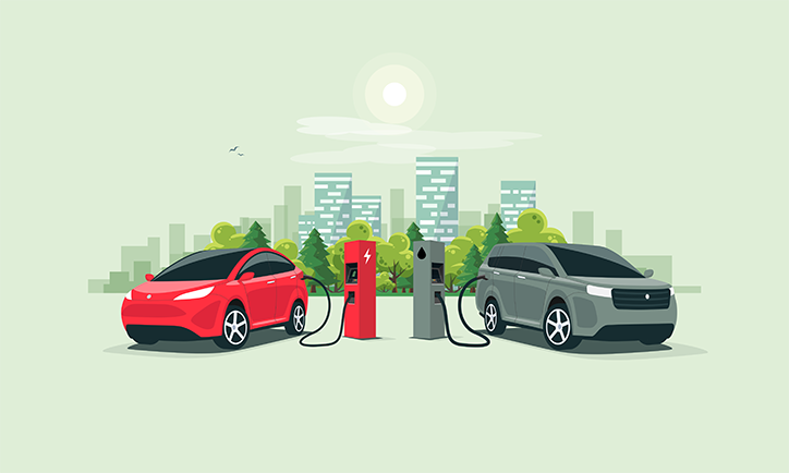 Ilustración de dos coches eléctricos, uno rojo y otro gris, cargándose en una estación. El fondo muestra el horizonte de una ciudad, árboles y un sol brillante. La escena transmite un entorno urbano ecológico.